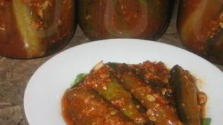 Огурцы, консервированные в аджике