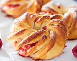 Булочки с малиновым джемом