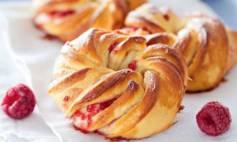 Рецепт булочек с малиновым джемом