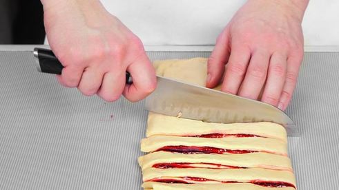 булочки с малиновым джемом