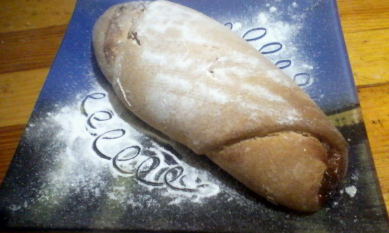 Рецепт домашней булки с малиновым джемом