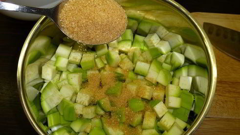 джем из кабачков с изюмом, лимоном и имбирем