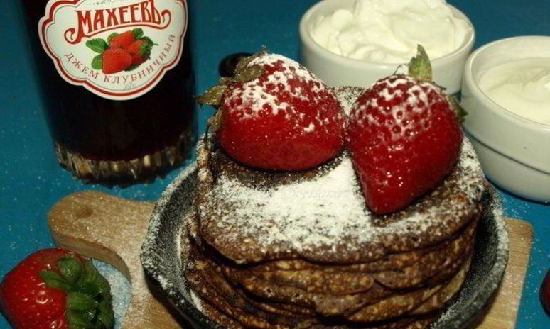 Рецепт миндальных блинков с клубничным джемом