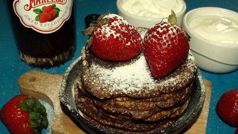 миндальные блинки с клубничным джемом