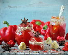 Пряный джем из сладкого и жгучего перца