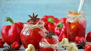 Пряный джем из сладкого и жгучего перца