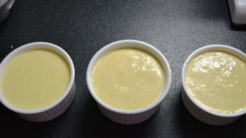 сметанный соложеник с клубничным джемом