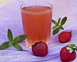 Клубничный компот с мятой