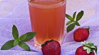 Клубничный компот с мятой