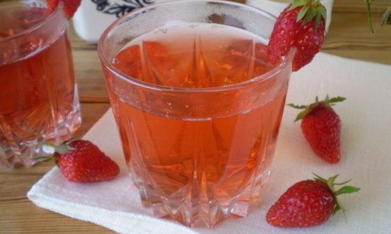 Рецепт клубничного компота