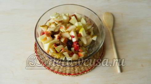 компот из яблок, груш и ягод