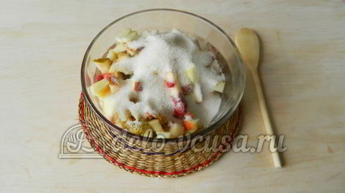 компот из яблок, груш и ягод