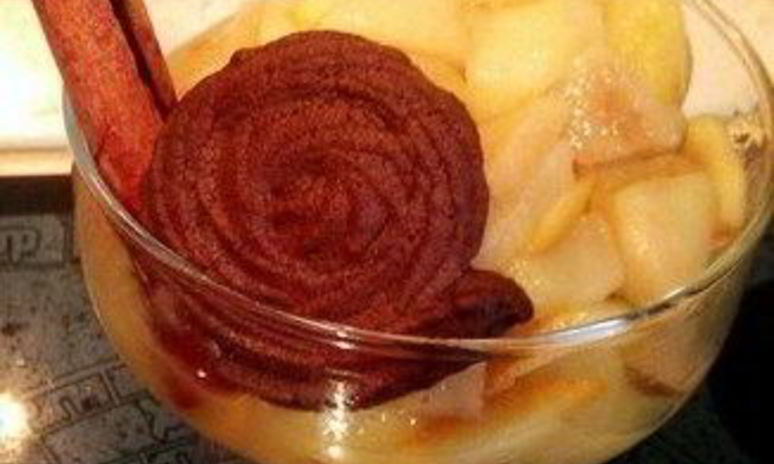 Рецепт яблочно-грушевого компоте с апельсинами и шоколадным печеньем