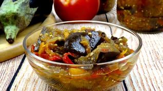 Лечо из баклажанов на зиму из помидор и моркови с чесноком