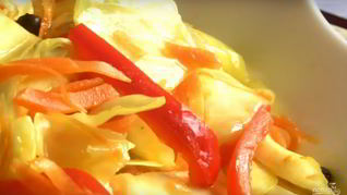 Капуста, маринованная с перцем и куркумой
