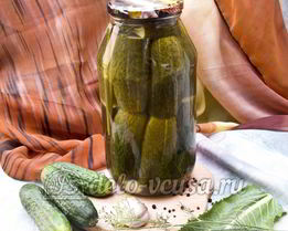 Хрустящие маринованные огурцы в банке