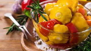 Маринованные патиссоны с перцем