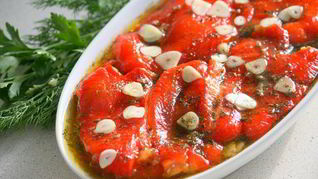 Маринованные печеные перцы