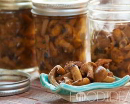 Маринованные рыжики на зиму горячим способом, с уксусом