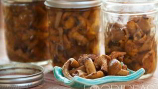 Маринованные рыжики на зиму горячим способом, с уксусом