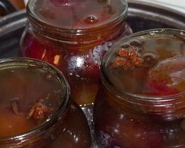 Маринованные сливы с бадьяном