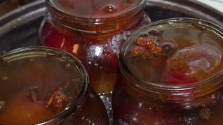 Маринованные сливы с бадьяном