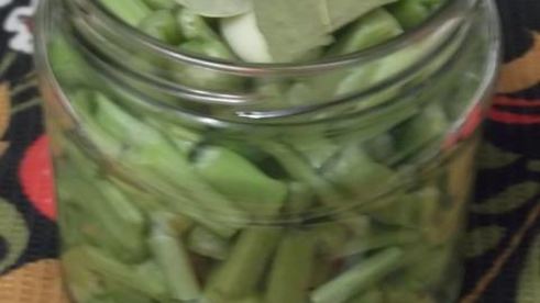 маринованные стебли сельдерея