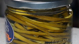 Маринованные стрелки чеснока