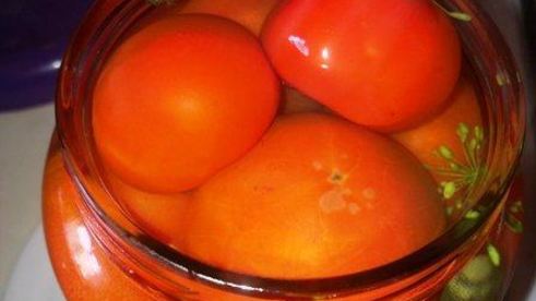 помидоры маринованные с базиликом