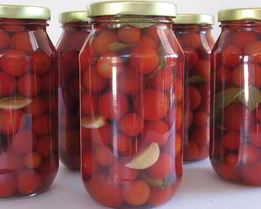 Помидоры маринованные с чесноком