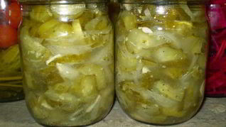 Огурчики с луком на зиму