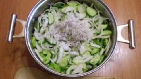 огурчики с луком на зиму