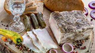 Сало на зиму в банках в рассоле