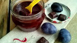 Слива в шоколаде на зиму