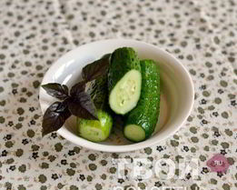 Быстрые малосольные огурцы