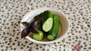 Быстрые малосольные огурцы