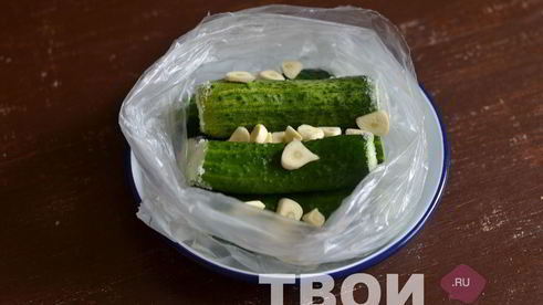 быстрые малосольные огурцы