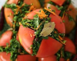 Малосольные фаршированные помидоры