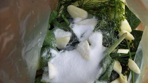 малосольные огурчики в пакете