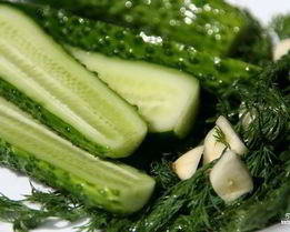 Малосольные огурцы на минеральной воде