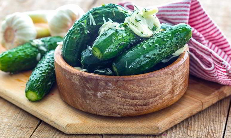 Рецепт малосольных огурцов с чесноком