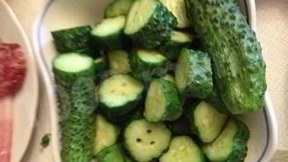 Малосольные огурцы с сахаром сухой способ