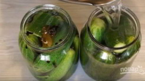 малосольные огурцы в банке