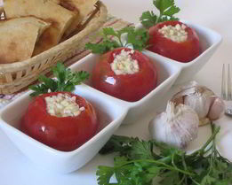 Малосольные помидоры с чесноком