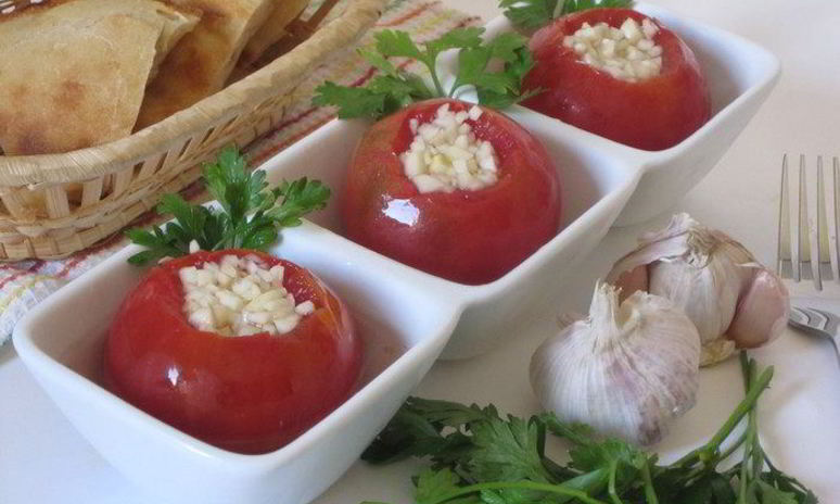 Рецепт малосольных помидоров с чесноком