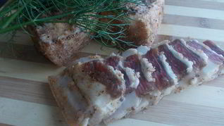 Сало соленое со специями и чесноком