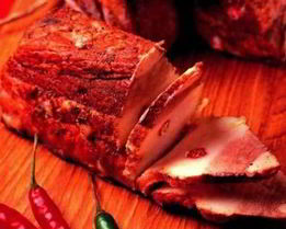 Сало соленое в луковой шелухе