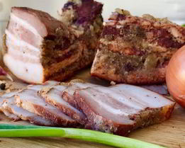 Сало в луковой шелухе