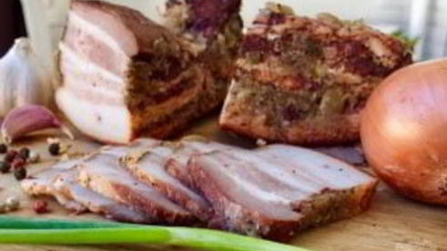 сало в луковой шелухе