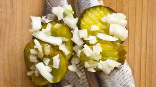 Соленая селедка целиком